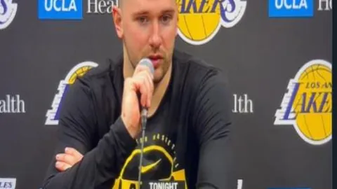 NBA常规赛：国王击败灰熊