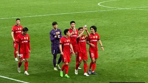首钢战上海，翟晓川高效表现助力6人上双，王哲林贡献2014双响炮